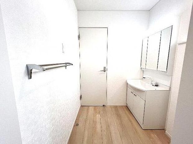 脱衣所は小さなお子様がいるご家庭にも重宝されます。