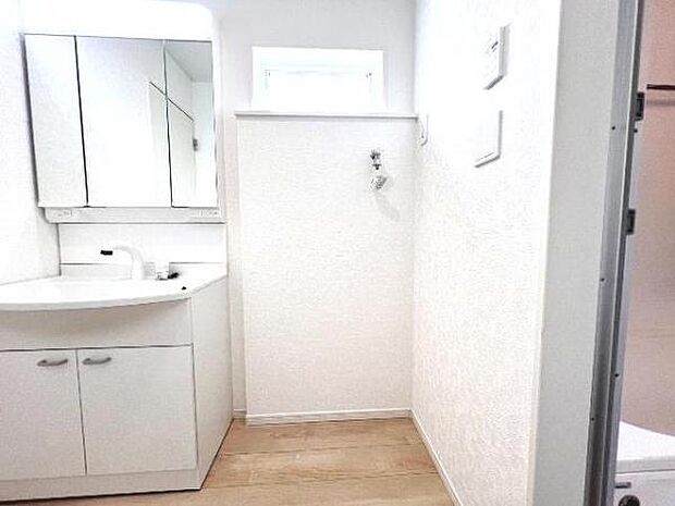 お天気を気にせずお洗濯ができ、室内干し可能です。