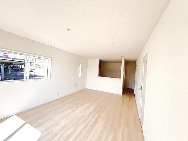 家族団らんの場所としてゆったりと居心地の良いリビングです。