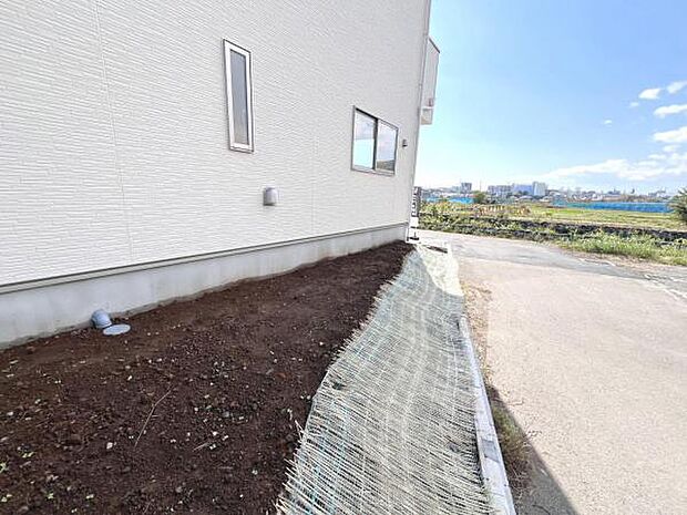 お庭スペースは、ガーデニングやお子様との外遊びなど多彩な用途でお楽しみいただけます。