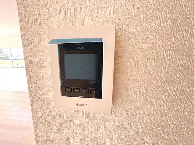 訪問者を確認できるTVモニター付きインターフォンです。