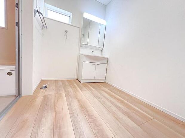 脱衣所は小さなお子様がいるご家庭にも重宝されます。