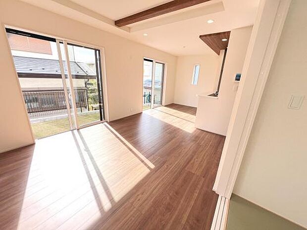 リビングダイニングになります。ご家族そろっての素敵な空間になりそうですね。