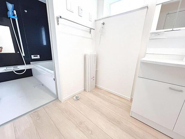 脱衣所は小さなお子様がいるご家庭にも重宝されます。