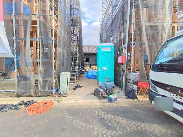 前面道路を含めた現地写真です。