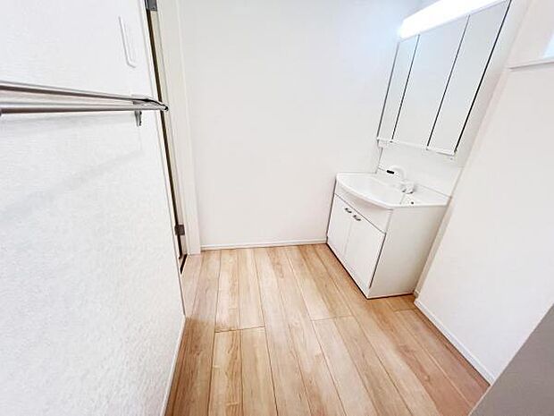 脱衣所は小さなお子様がいるご家庭にも重宝されます。