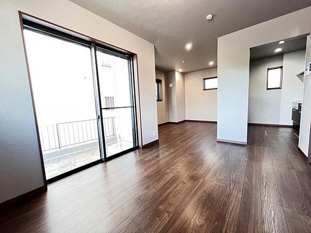 リビングダイニングになります。ご家族そろっての素敵な空間になりそうですね。