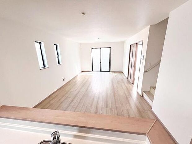 家族団らんの場所としてゆったりと居心地の良いリビングです。