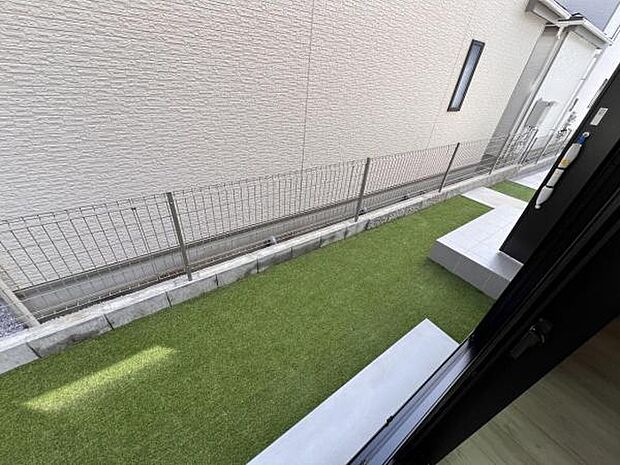 お庭スペースは、ガーデニングやお子様との外遊びなど多彩な用途でお楽しみいただけます。