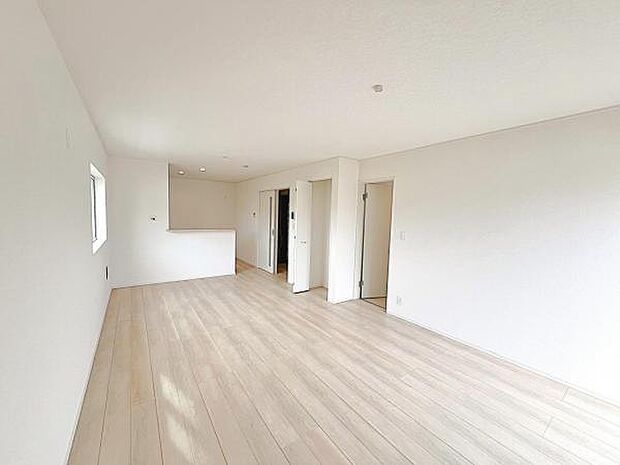 家族団らんの場所としてゆったりと居心地の良いリビングです。