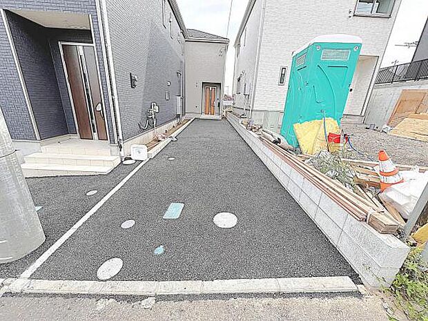 駐車場ももちろん完備しておりますのでお車所有の方にも心強いです。