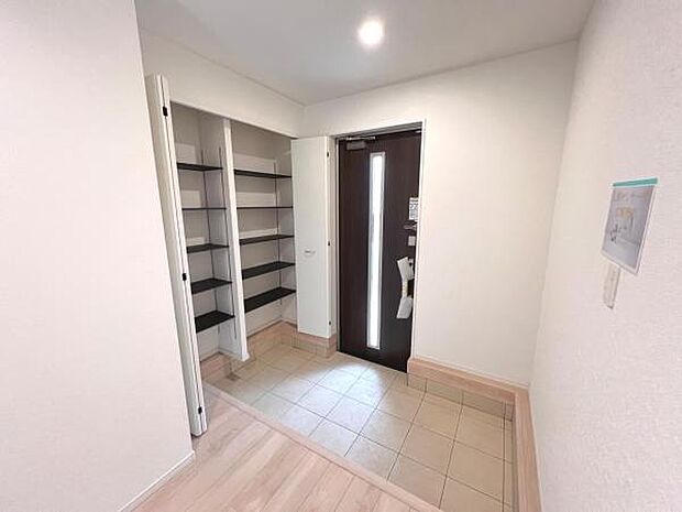 いつも気持ちよくご家族を迎えられる玄関です。