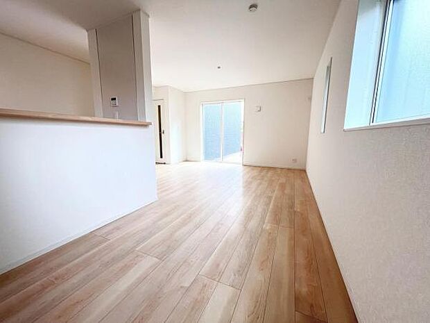 リビングダイニングになります。ご家族そろっての素敵な空間になりそうですね。