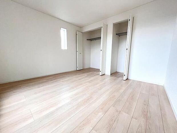 いつでもお部屋をスッキリお使い頂ける収納スペースを設置。