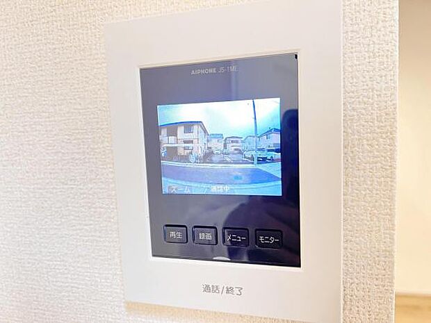 訪問者を確認できるTVモニター付きインターフォンです。