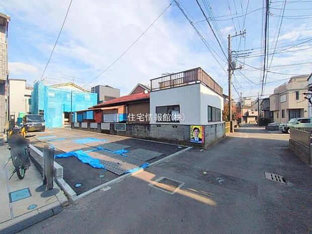 前面道路を含めた現地写真です。