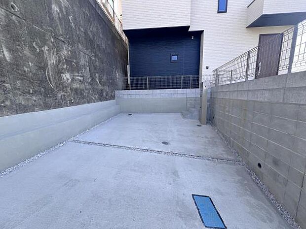 駐車場ももちろん完備しておりますのでお車所有の方にも心強いです。