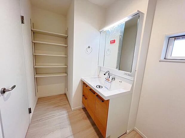 脱衣所は小さなお子様がいるご家庭にも重宝されます。