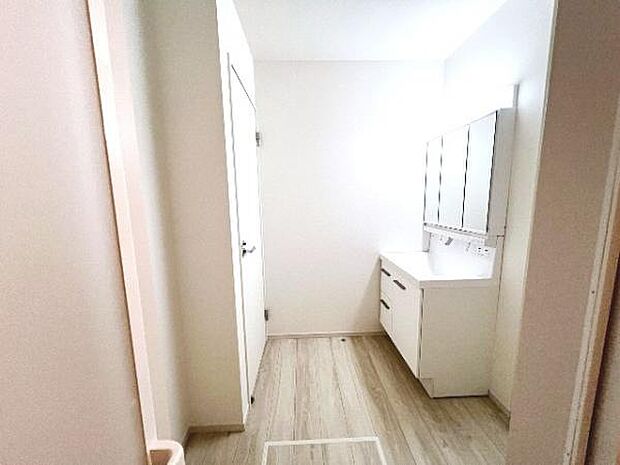 脱衣所は小さなお子様がいるご家庭にも重宝されます。