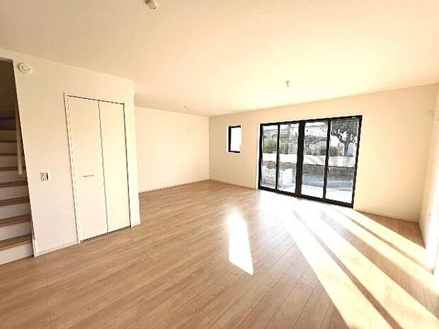 リビングダイニングになります。ご家族そろっての素敵な空間になりそうですね。