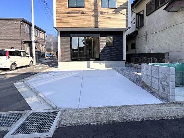 駐車場ももちろん完備しておりますのでお車所有の方にも心強いです。