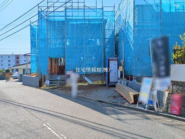 前面道路を含めた現地写真です。