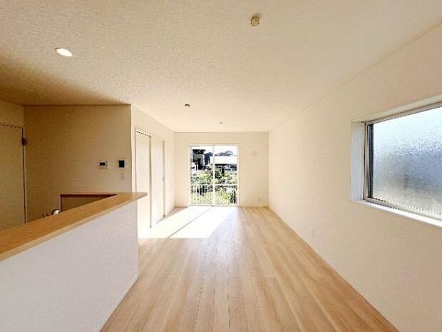 リビングダイニングになります。ご家族そろっての素敵な空間になりそうですね。