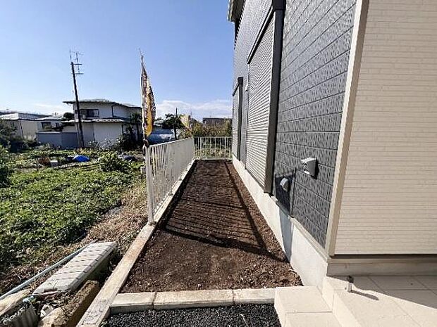 お庭スペースは、ガーデニングやお子様との外遊びなど多彩な用途でお楽しみいただけます。