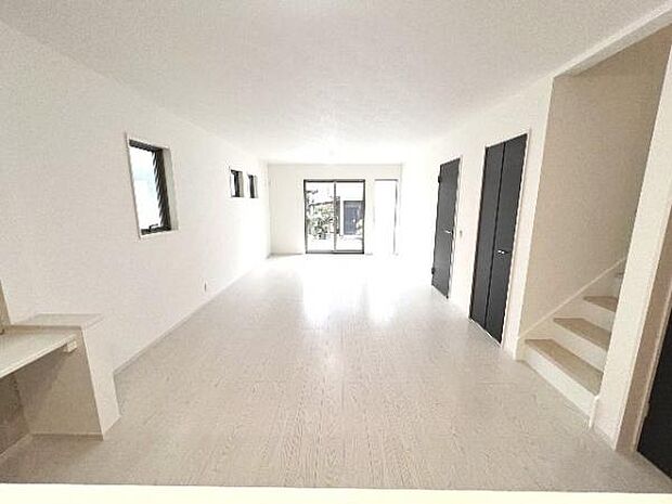 リビングダイニングになります。ご家族そろっての素敵な空間になりそうですね。