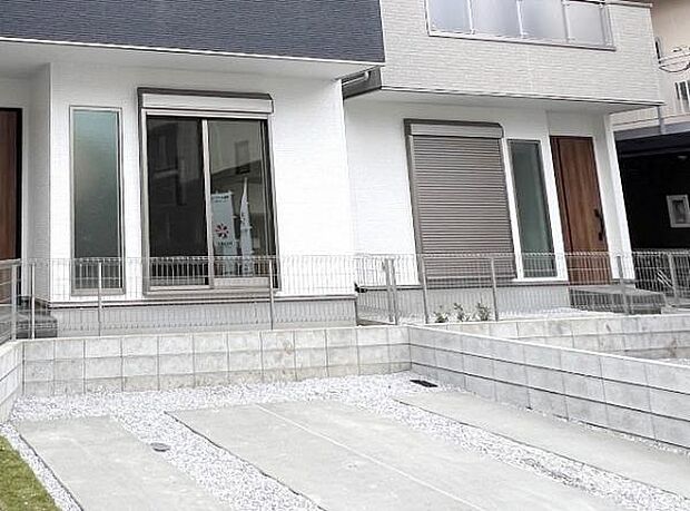 駐車場ももちろん完備しておりますのでお車所有の方にも心強いです。