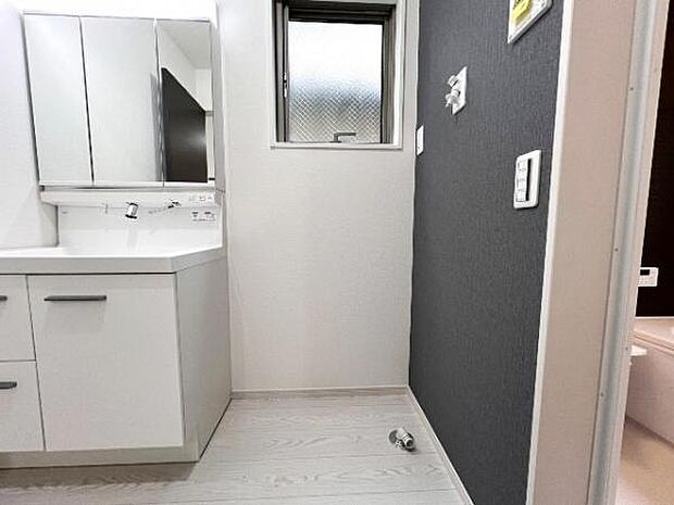 お天気を気にせずお洗濯ができ、室内干し可能です。