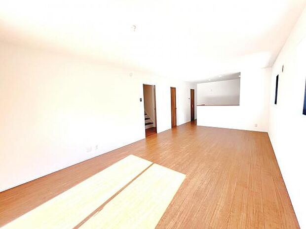 家族団らんの場所としてゆったりと居心地の良いリビングです。