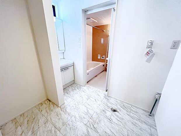 脱衣所は小さなお子様がいるご家庭にも重宝されます。