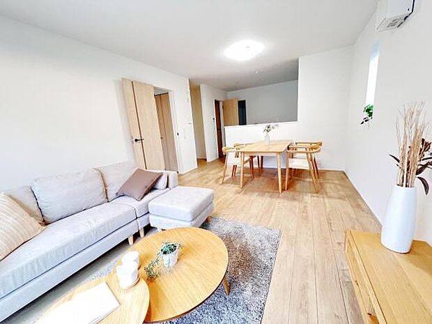 家族団らんの場所としてゆったりと居心地の良いリビングです。