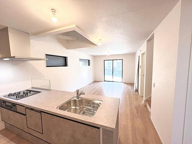 家族団らんの場所としてゆったりと居心地の良いリビングです。