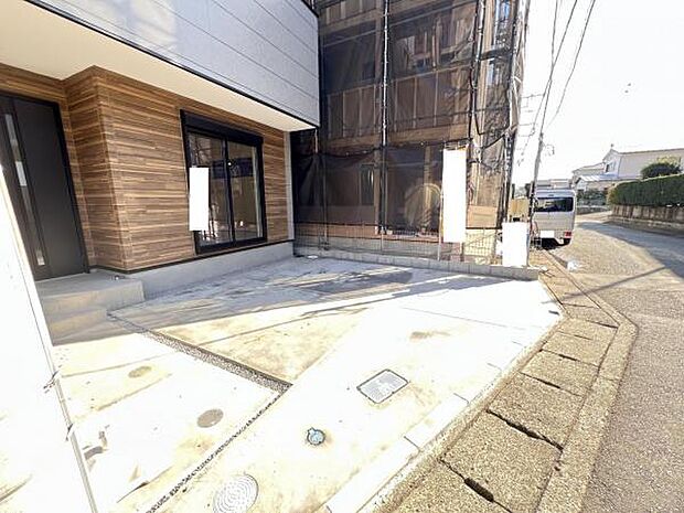 駐車場ももちろん完備しておりますのでお車所有の方にも心強いです。