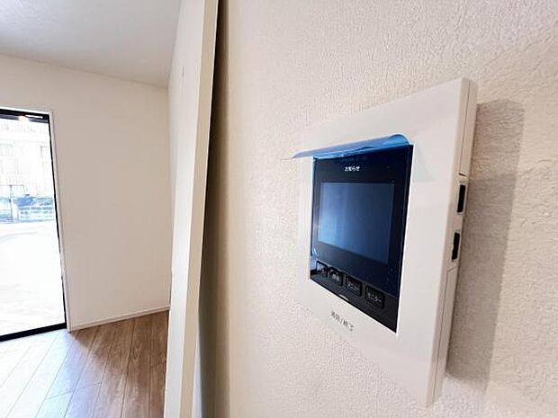 訪問者を確認できるTVモニター付きインターフォンです。
