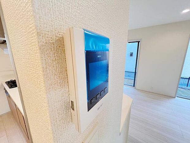 訪問者を確認できるTVモニター付きインターフォンです。