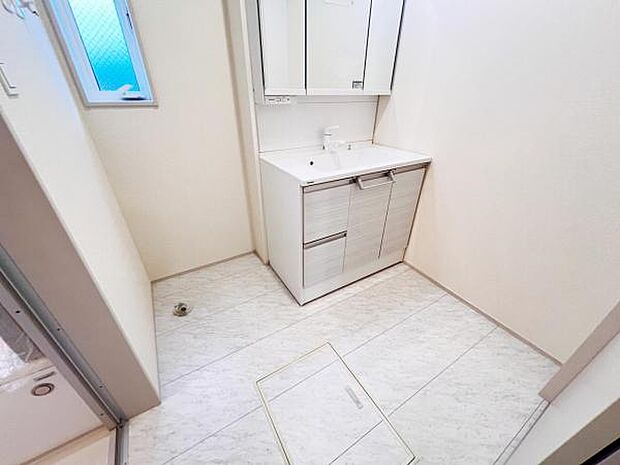 脱衣所は小さなお子様がいるご家庭にも重宝されます。