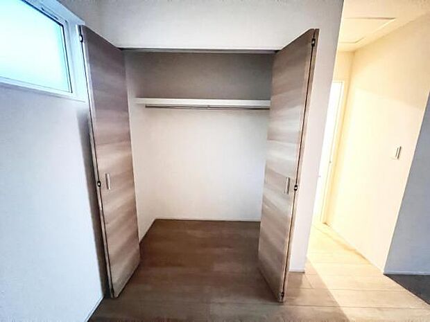 いつでもお部屋をスッキリお使い頂ける収納スペースを設置。