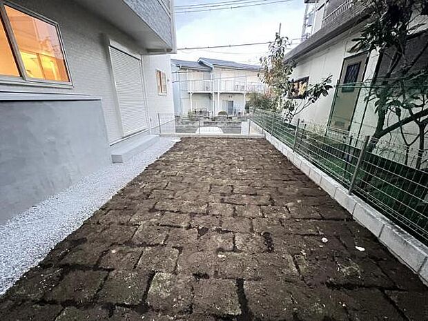 お庭スペースは、ガーデニングやお子様との外遊びなど多彩な用途でお楽しみいただけます。