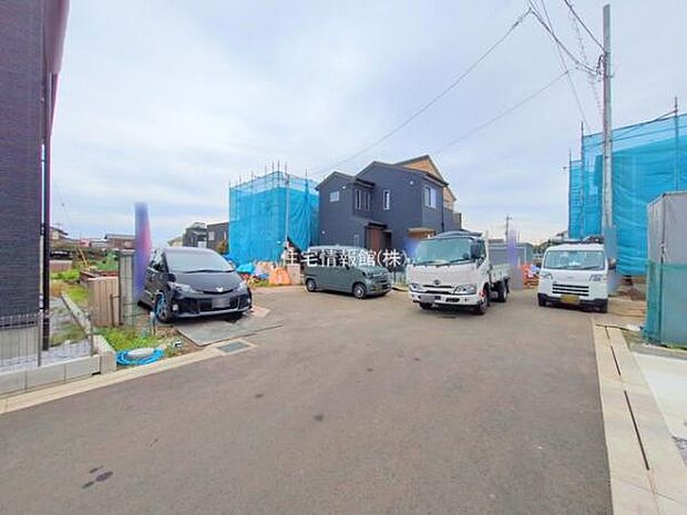 前面道路を含めた現地写真です。