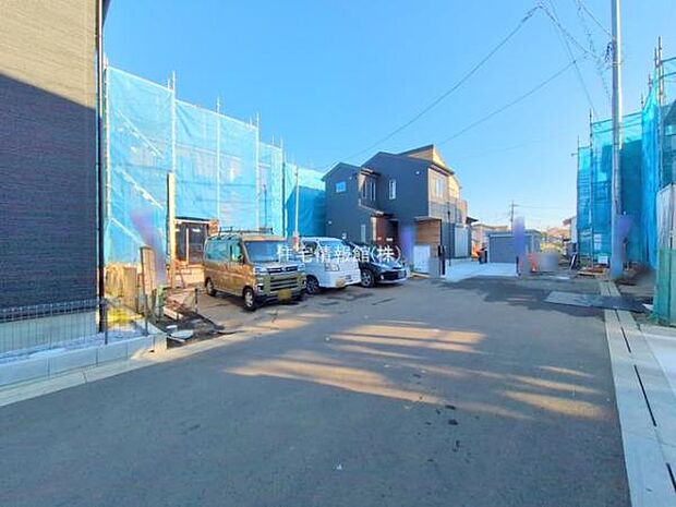 前面道路を含めた現地写真です。