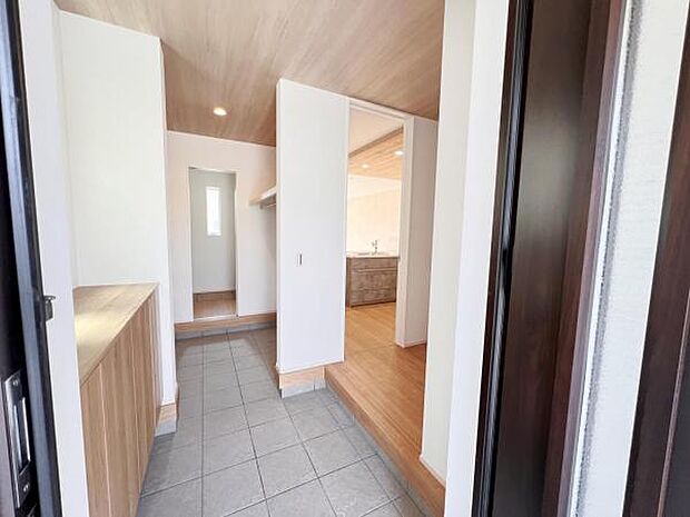 いつも気持ちよくご家族を迎えられる玄関です。