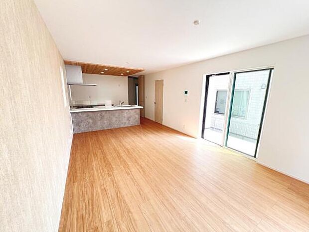 家族団らんの場所としてゆったりと居心地の良いリビングです。