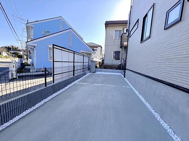 駐車場ももちろん完備しておりますのでお車所有の方にも心強いです。