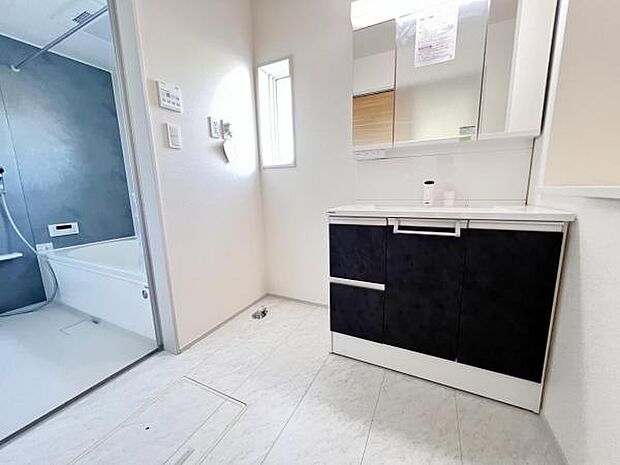 脱衣所は小さなお子様がいるご家庭にも重宝されます。