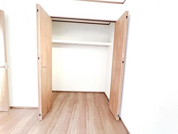 いつでもお部屋をスッキリお使い頂ける収納スペースを設置。
