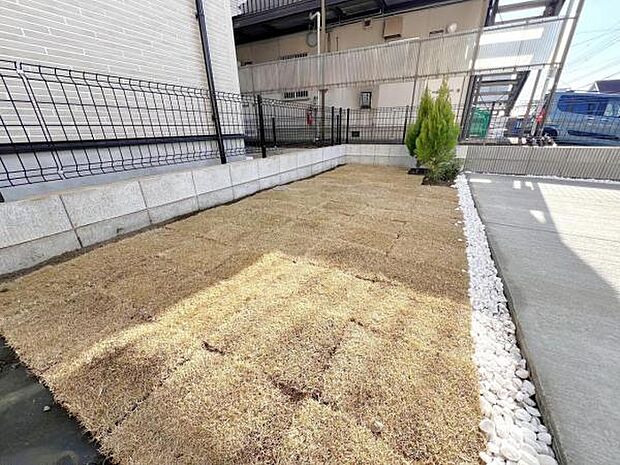 お庭スペースは、ガーデニングやお子様との外遊びなど多彩な用途でお楽しみいただけます。