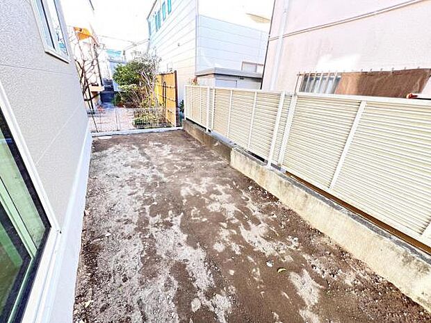 お庭スペースは、ガーデニングやお子様との外遊びなど多彩な用途でお楽しみいただけます。